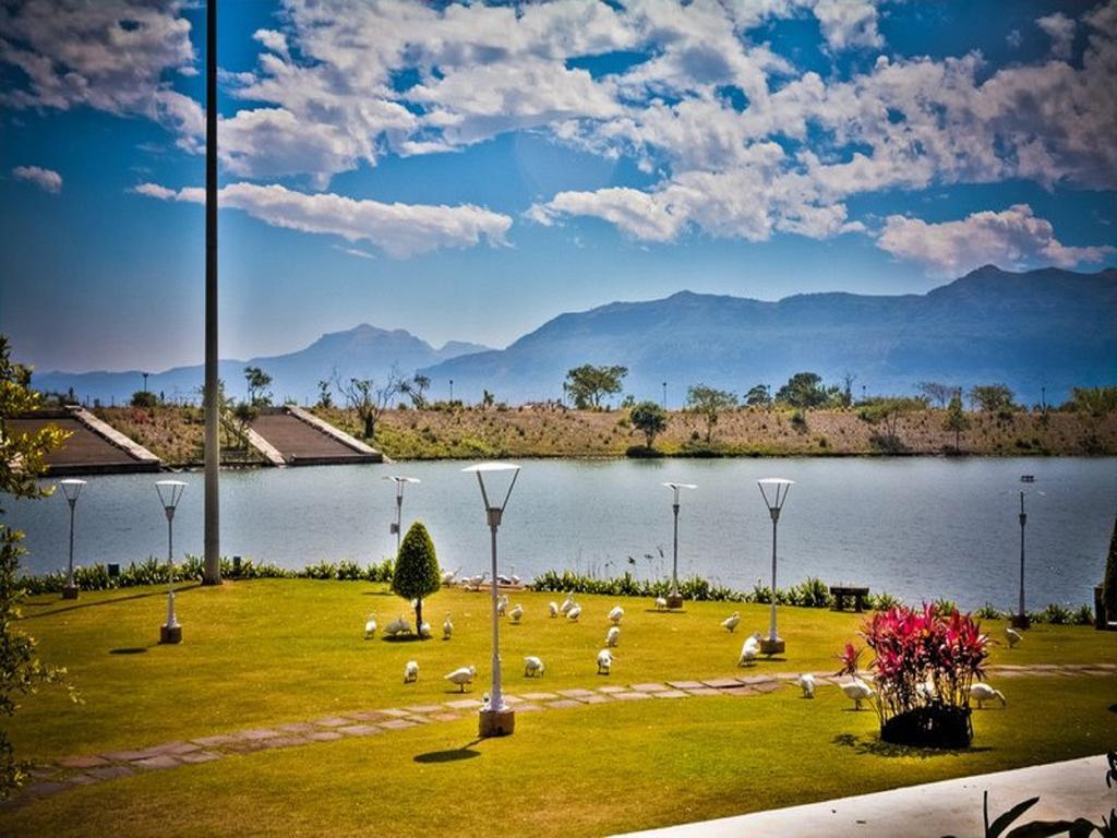 Aamby Valley City Lonavla Exterior foto View of the lake from the hotel