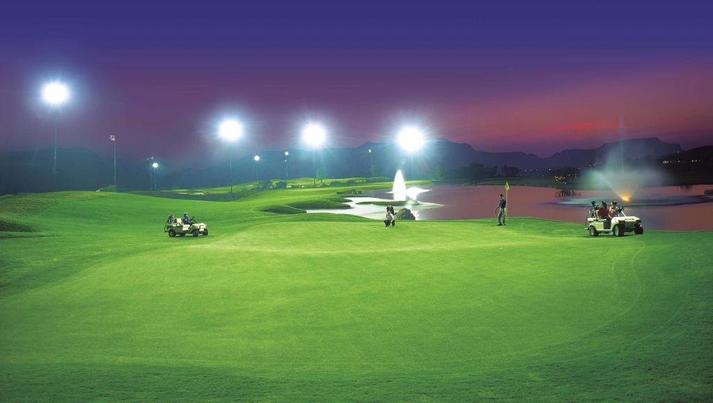 Aamby Valley City Lonavla Exterior foto Golf course at night